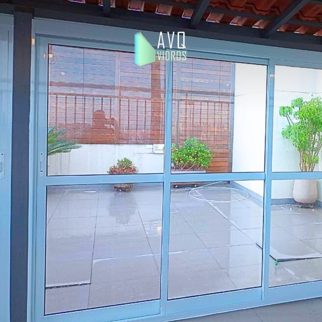 Porta e esquadria de alumínio com vidro
